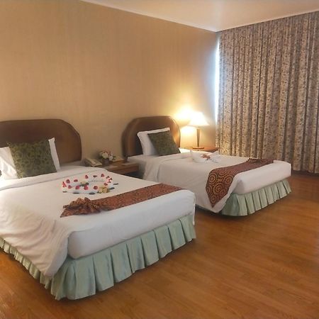 Thumrin Thana Hotel Транг Екстериор снимка