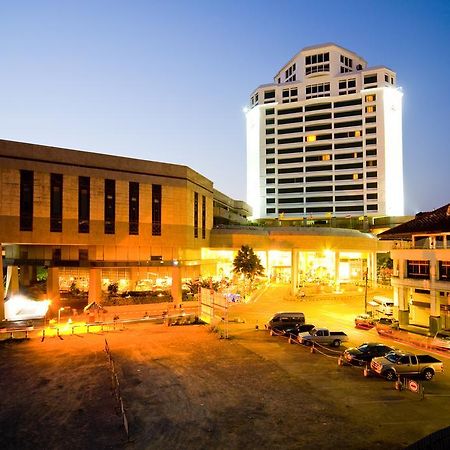 Thumrin Thana Hotel Транг Екстериор снимка