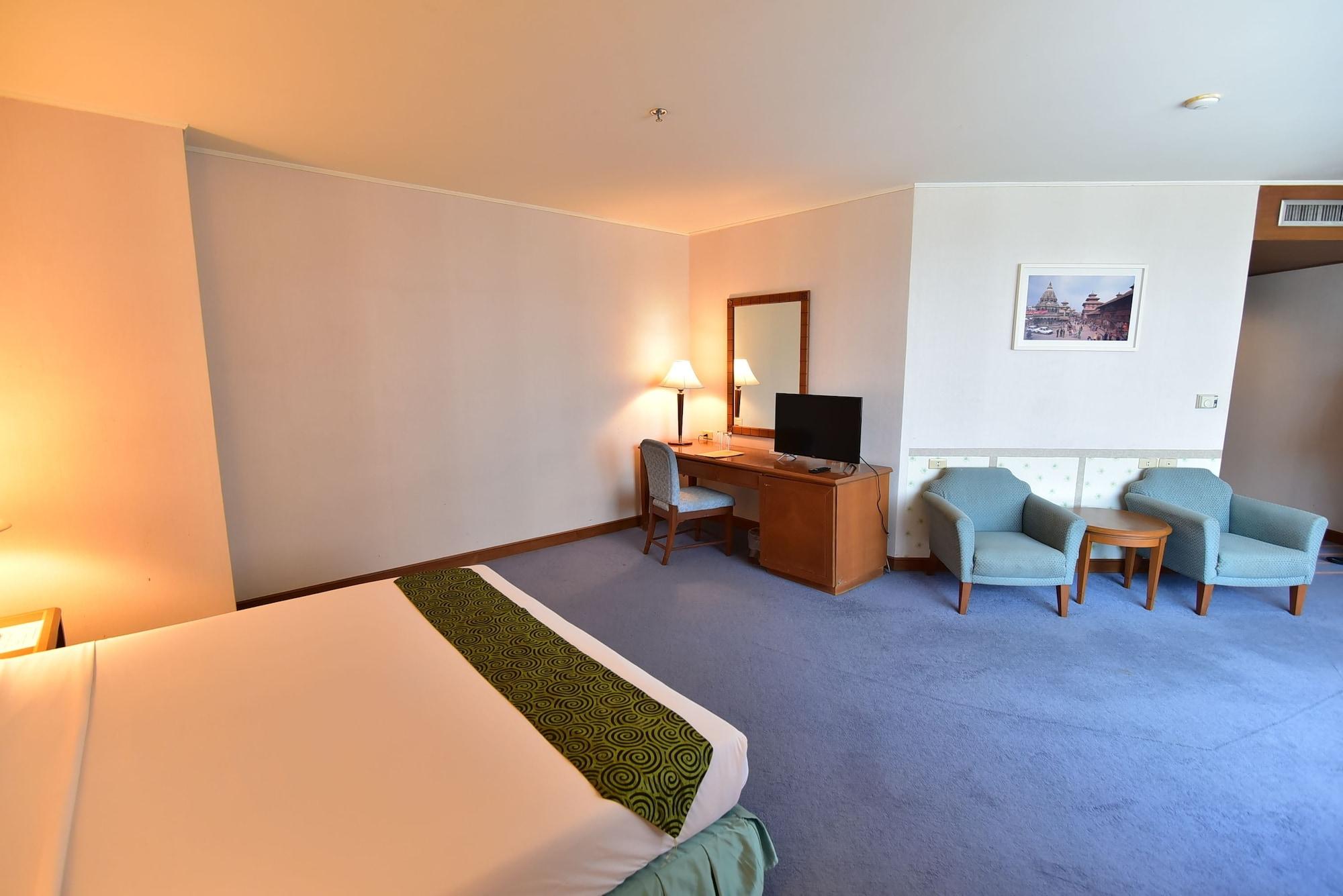 Thumrin Thana Hotel Транг Екстериор снимка