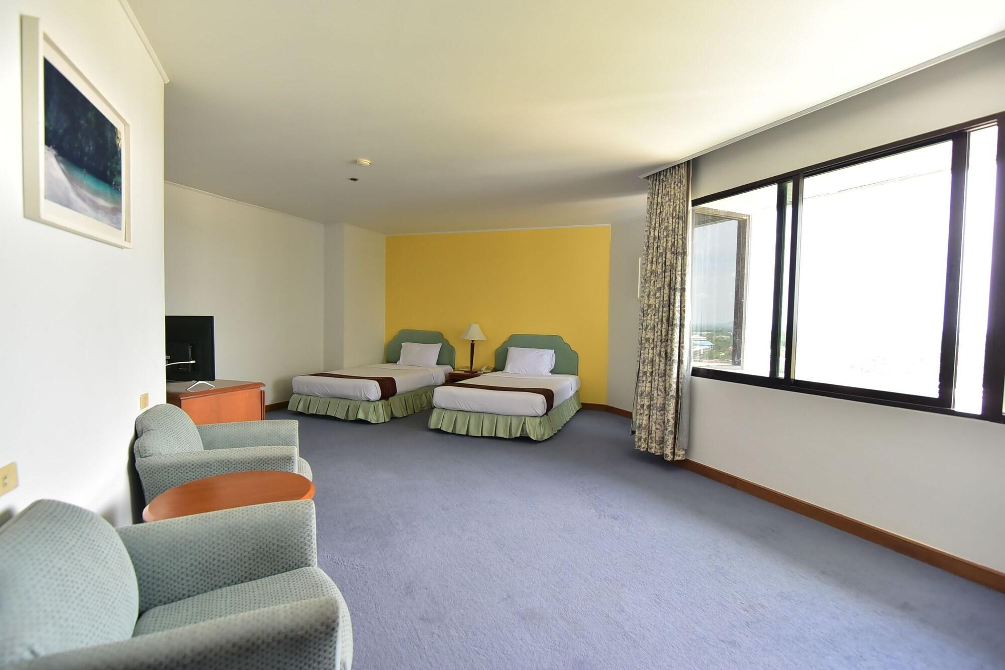 Thumrin Thana Hotel Транг Екстериор снимка