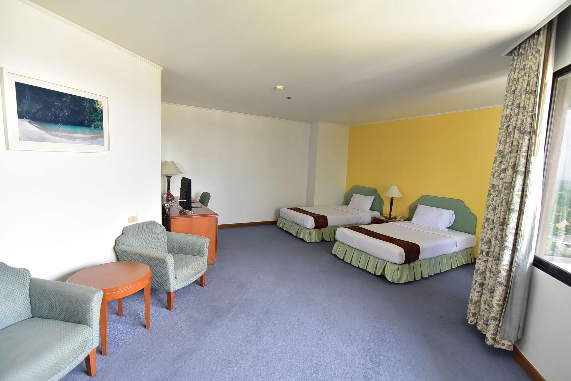 Thumrin Thana Hotel Транг Екстериор снимка