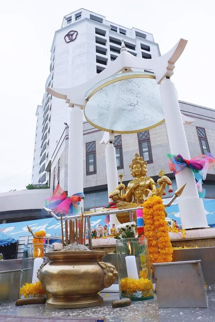Thumrin Thana Hotel Транг Екстериор снимка