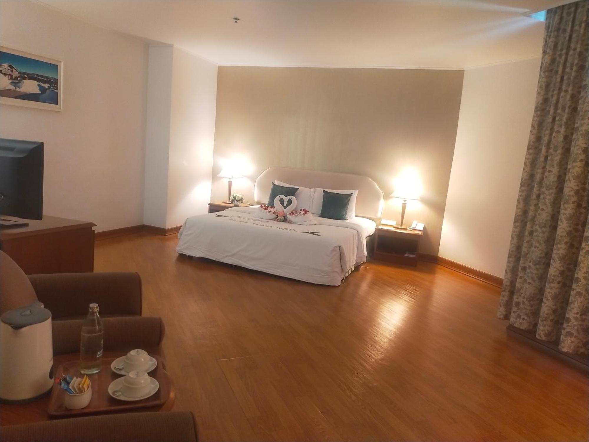 Thumrin Thana Hotel Транг Екстериор снимка