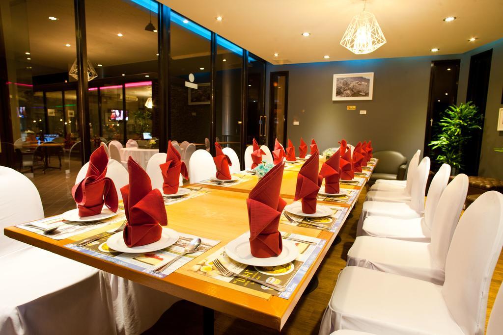 Thumrin Thana Hotel Транг Екстериор снимка